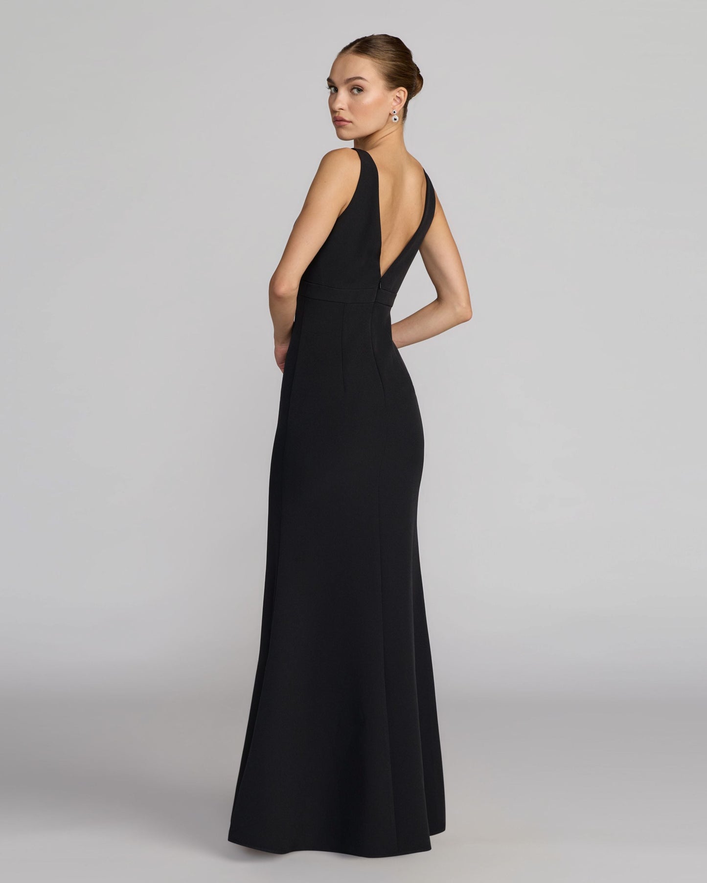 Petite Black Sleeveless V Neck Mermaid Gown With Bow