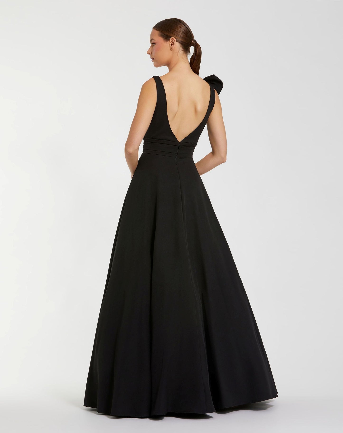 Petite Black Sleeveless Plunge Neck Ball Gown With Bow Detail