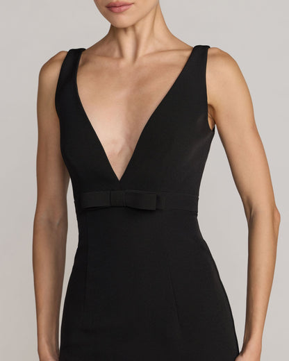 Petite Black Sleeveless V Neck Mermaid Gown With Bow