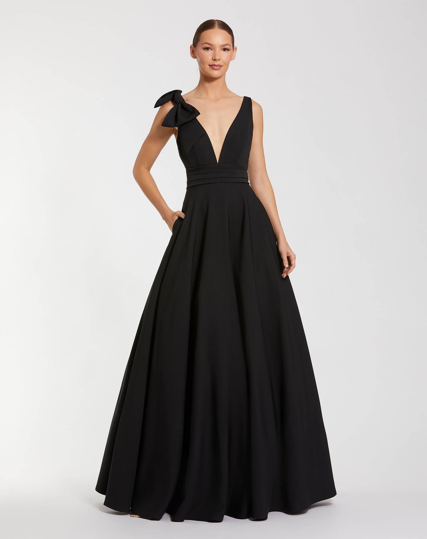 Petite Black Sleeveless Plunge Neck Ball Gown With Bow Detail