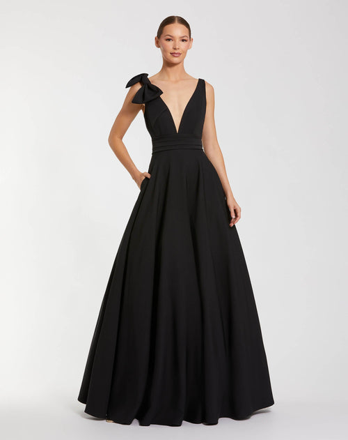 Petite Black Sleeveless Plunge Neck Ball Gown With Bow Detail